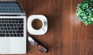 Online dating VS offline dating: Which way works better for you?